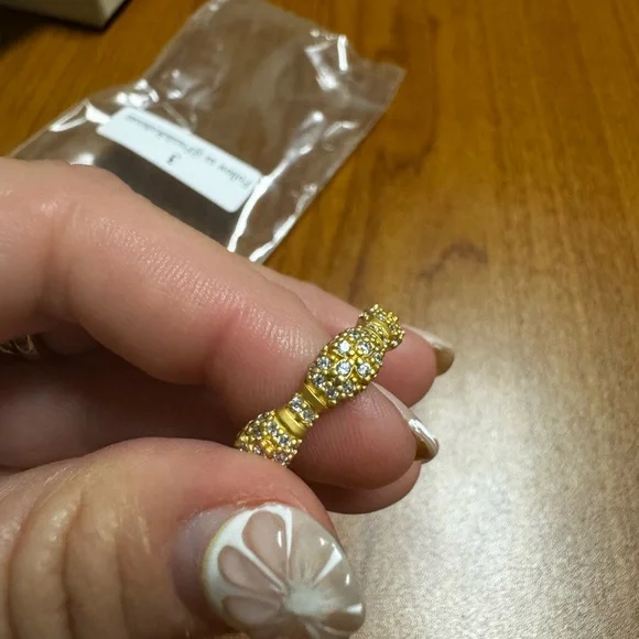 Elegant Gold tone and Sterling Silver Women's Ring - Picture 2 of 4